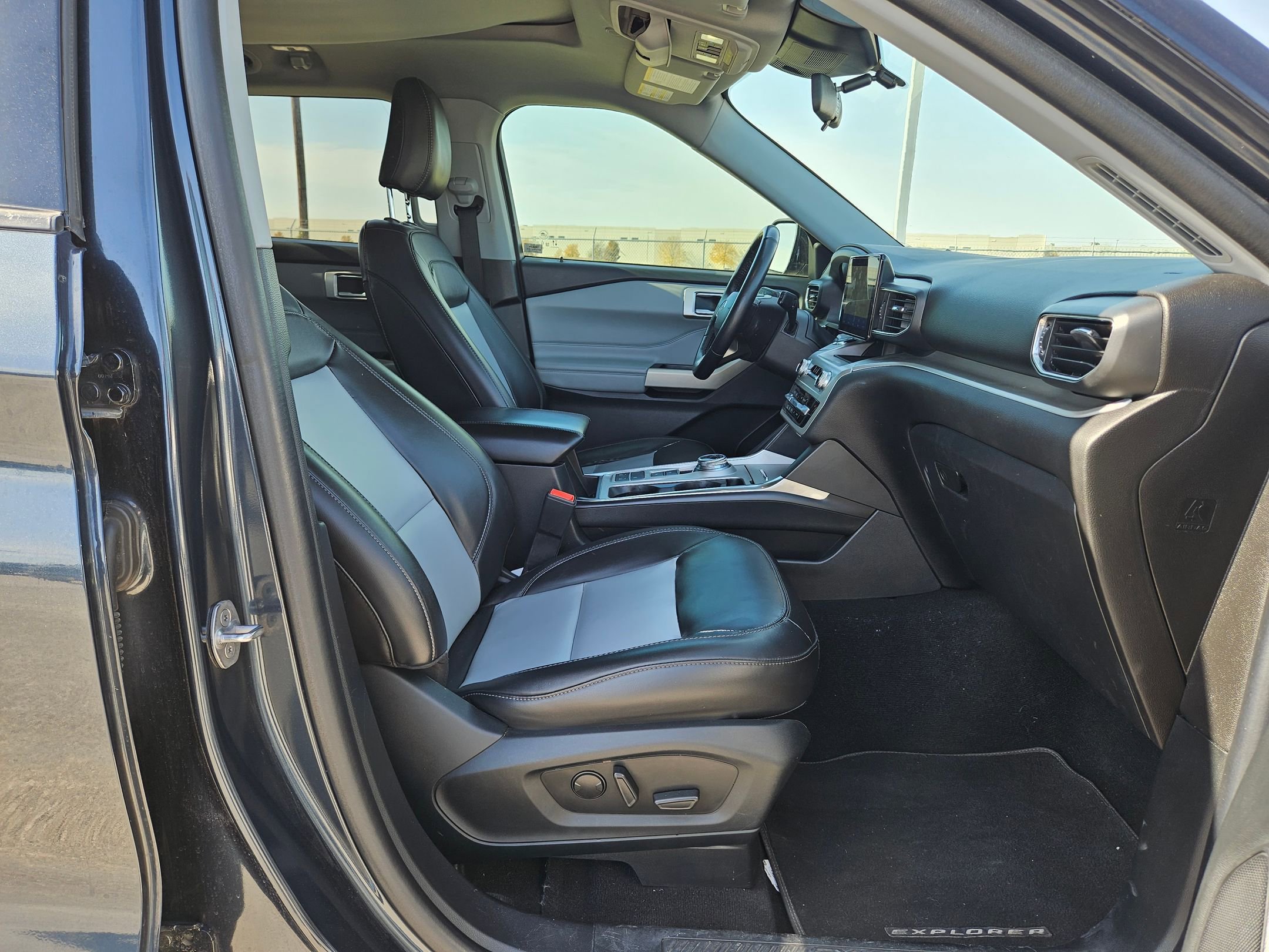 Used 2022 Ford Explorer XLT w/ Equipment Group 202A image 27