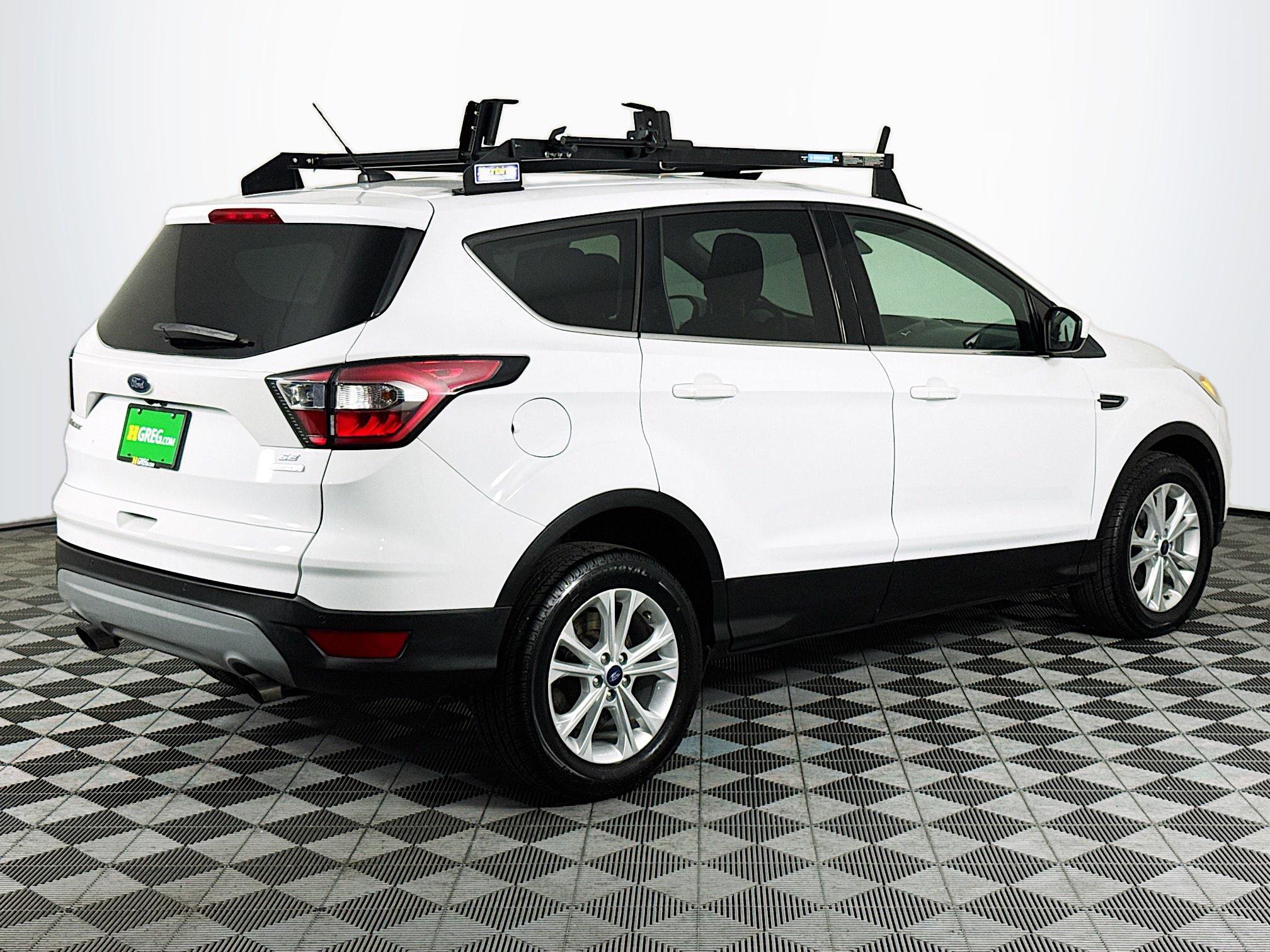 Used 2018 Ford Escape SE w/ Ford Safe & Smart Package FWD image 10