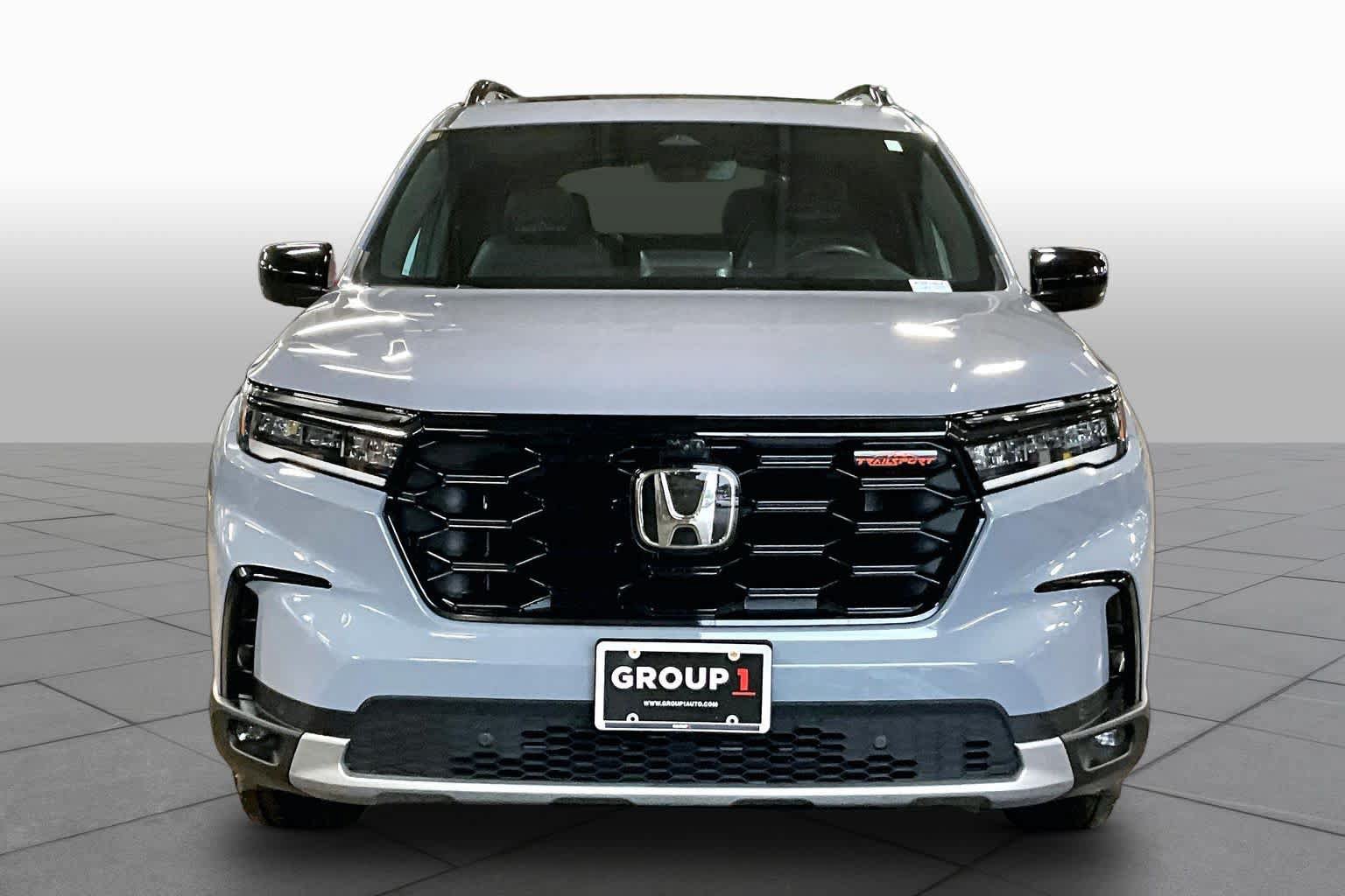 Used 2025 Honda Pilot TrailSport image 4
