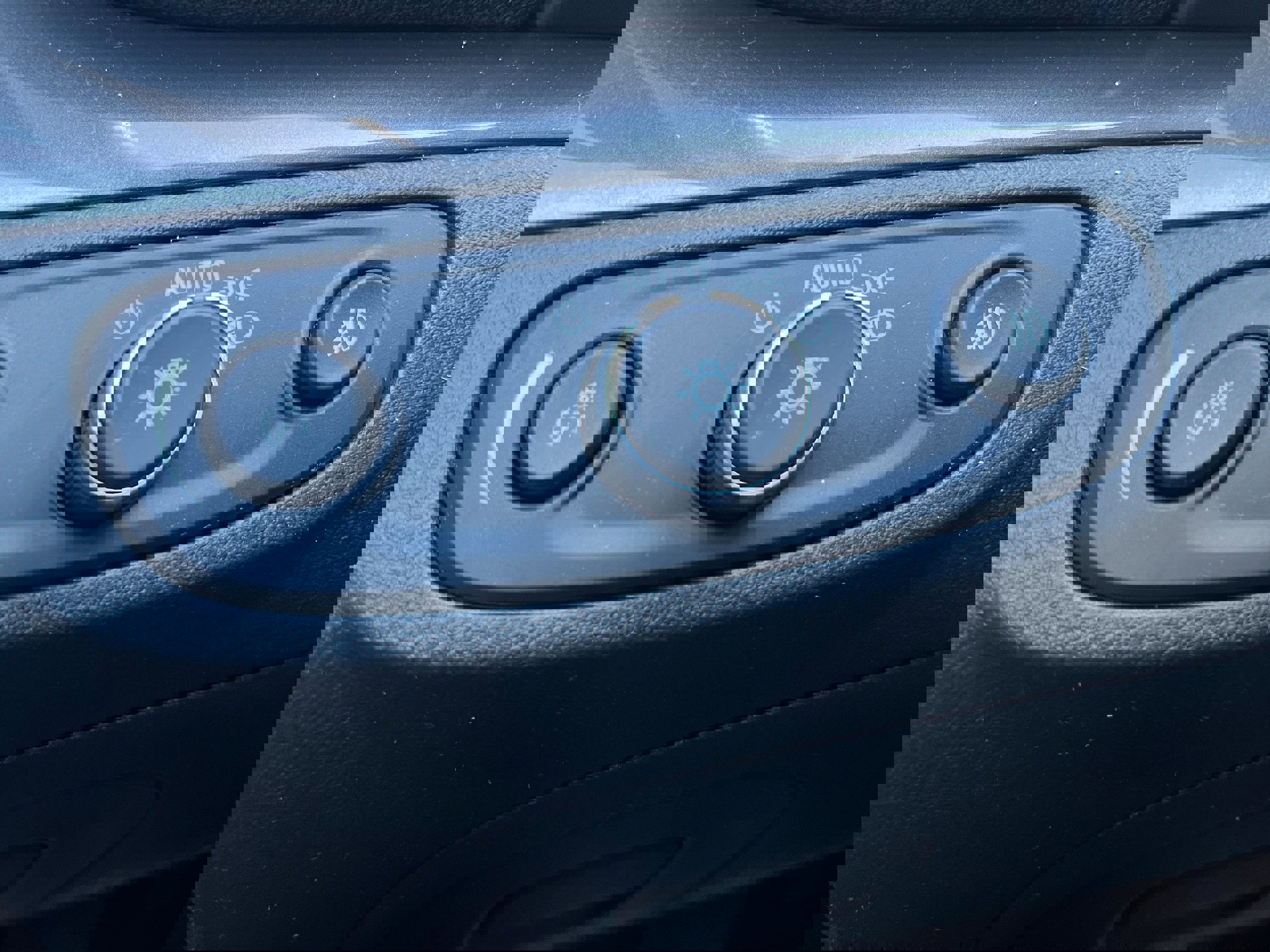 Used 2017 Buick Encore Essence w/ Experience Buick Package image 20