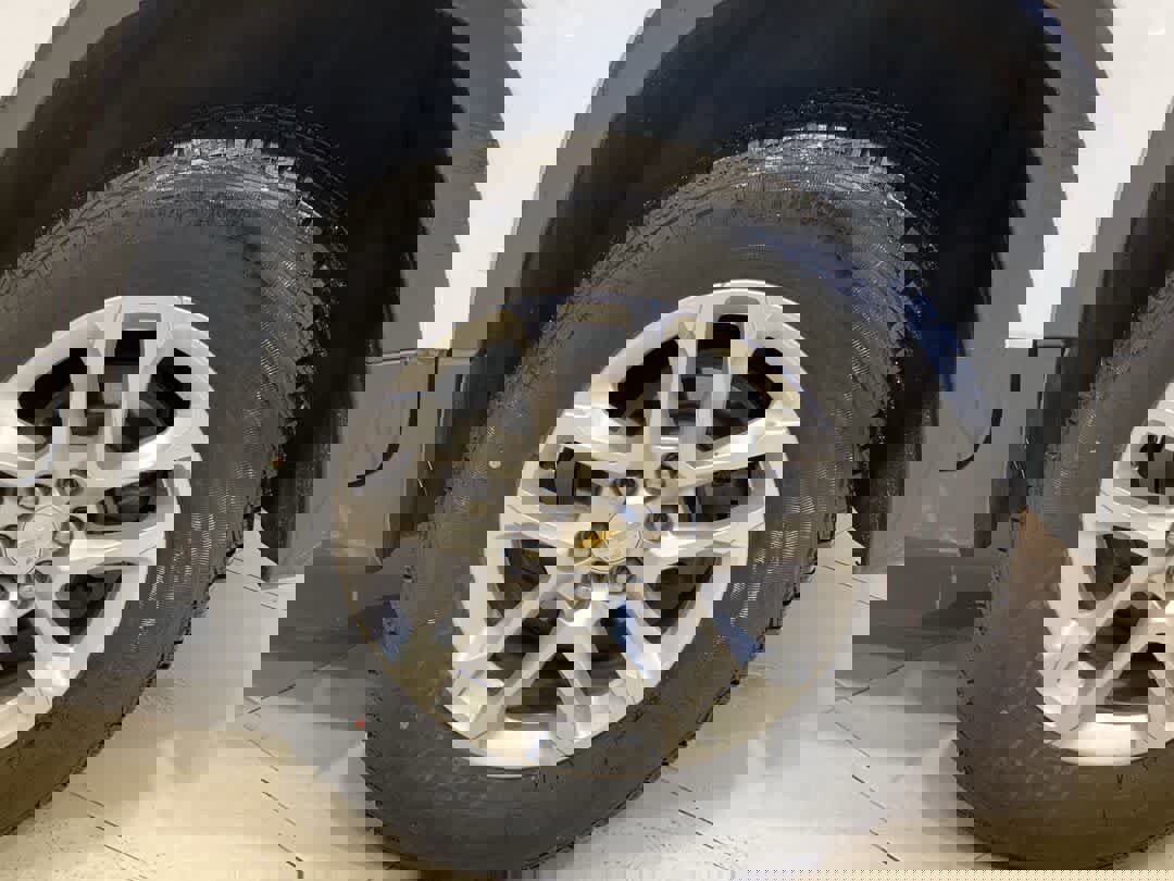 Used 2020 Chevrolet Traverse LT image 13