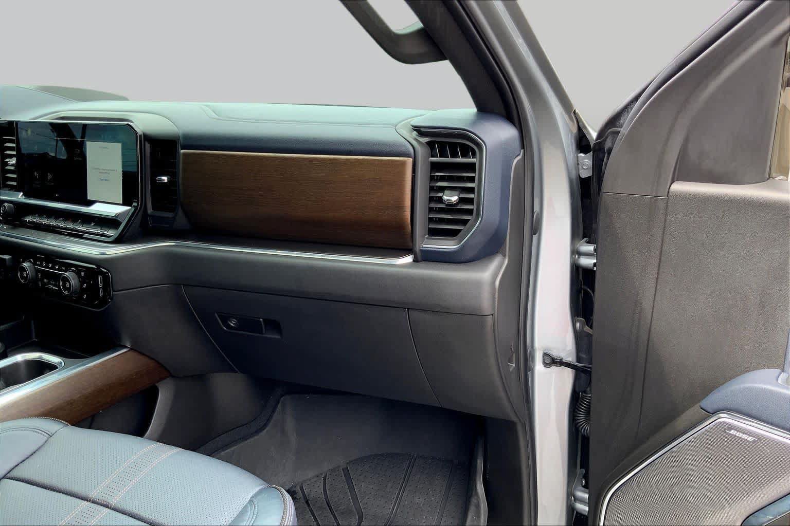 Used 2023 Chevrolet Silverado 1500 High Country w/ High Country Premium Package AWD/4WD image 19