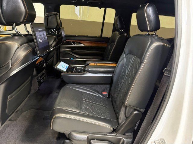 Used 2022 Jeep Grand Wagoneer Series III w/ Rear Seat Video Group 1 AWD/4WD image 23