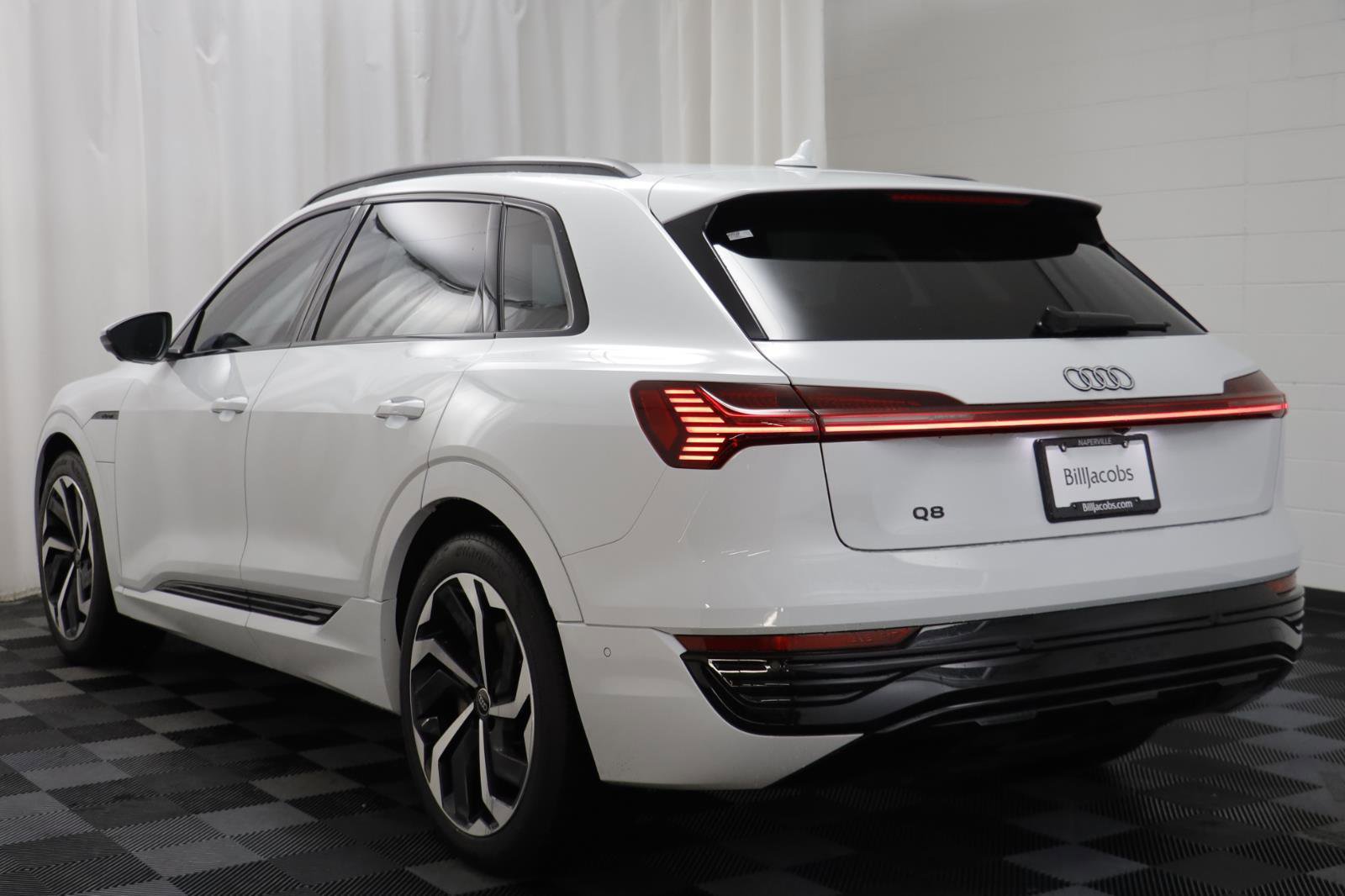 Used 2024 Audi Q8 e-tron Prestige w/ Prestige Package image 15