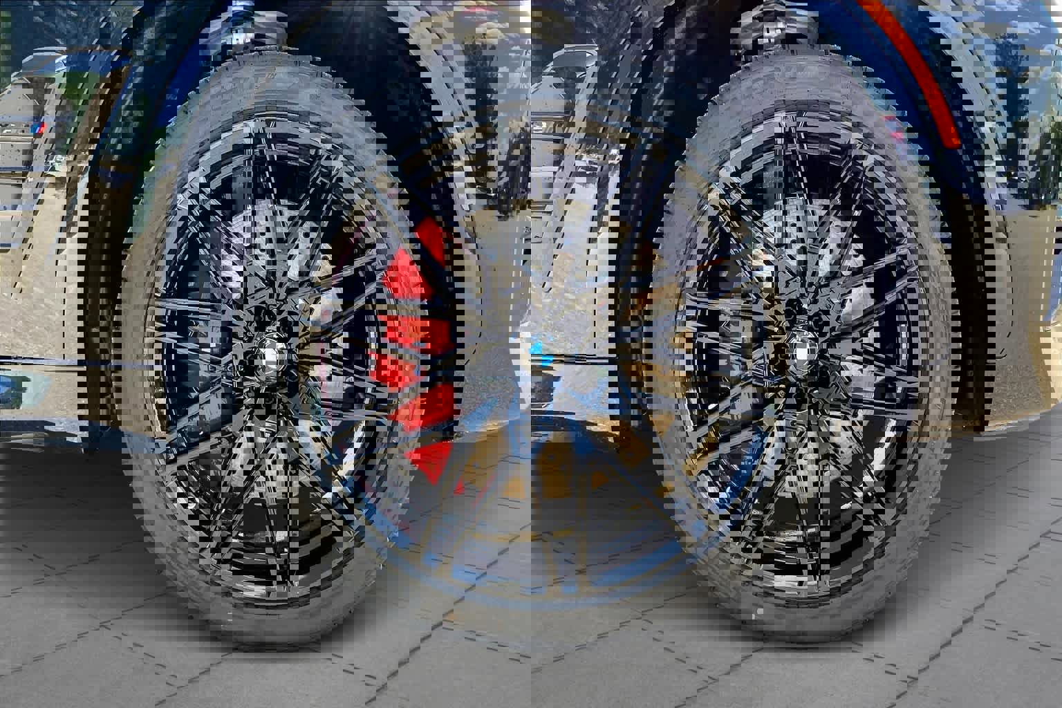 Used 2025 BMW X5 M Competition w/ Executive Package image 11