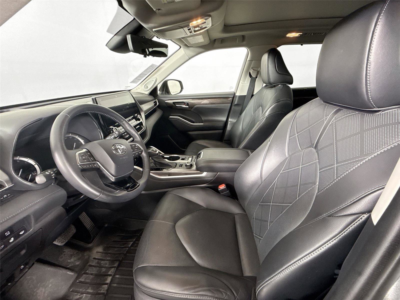 Certified 2021 Toyota Highlander Platinum AWD/4WD image 3