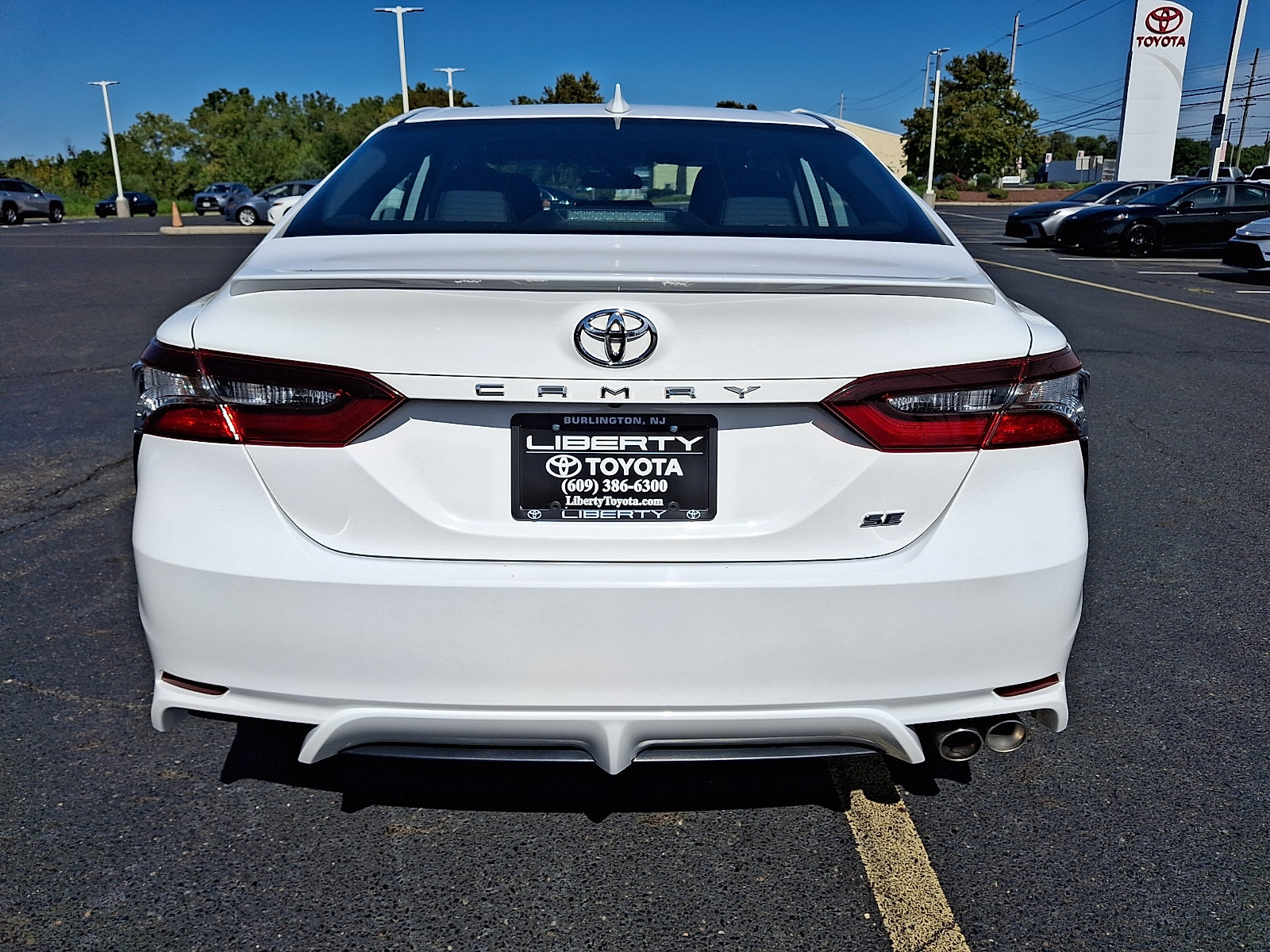 Used 2024 Toyota Camry SE FWD image 6