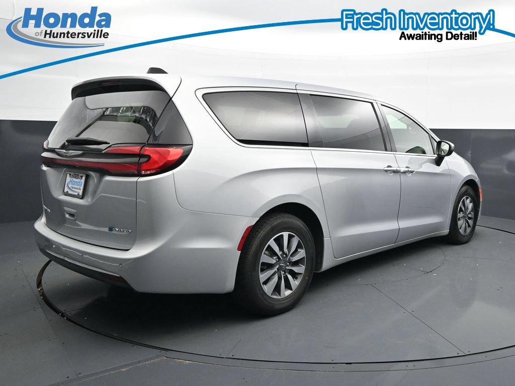 Used 2023 Chrysler Pacifica Touring-L FWD image 10