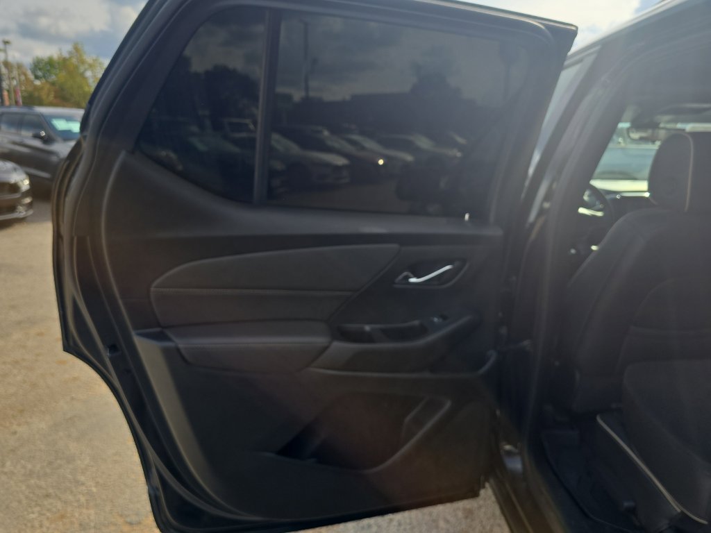 Used 2023 Chevrolet Traverse Premier w/ Redline Edition image 17