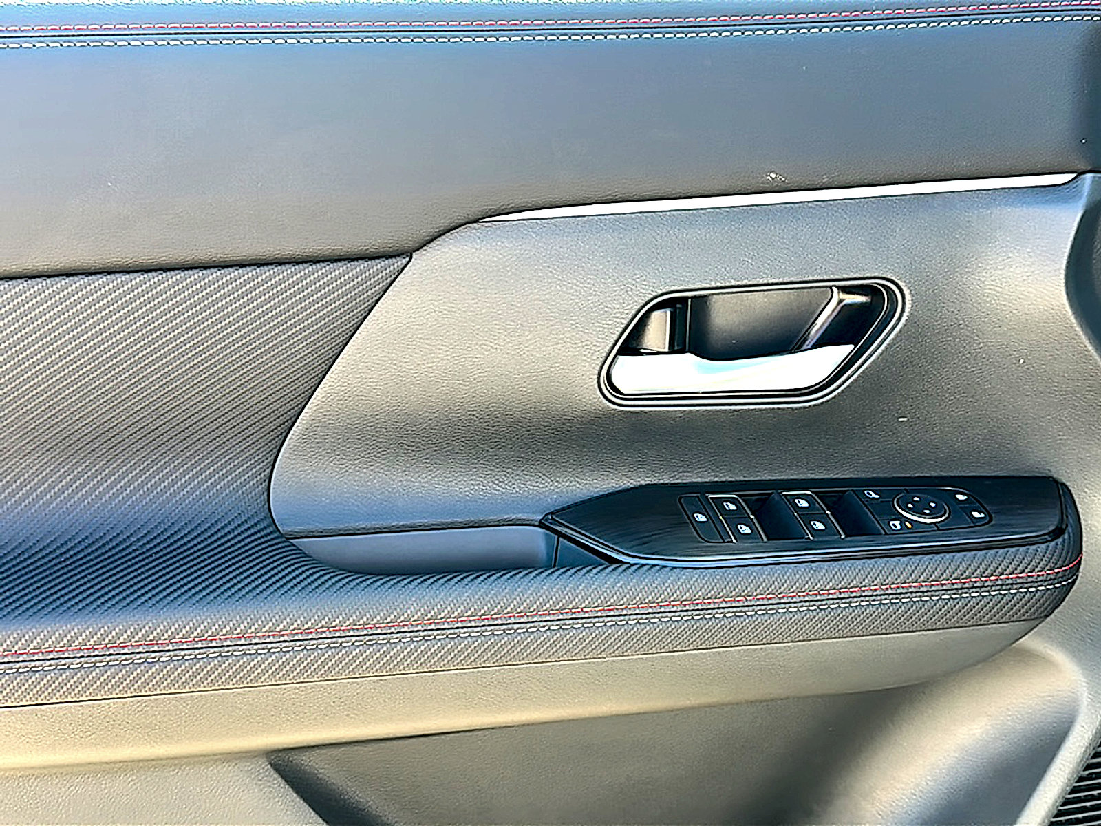 New 2026 Nissan Kicks SR image 13