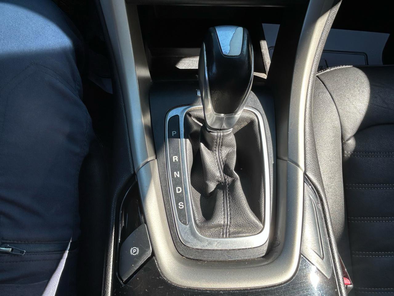 Used 2015 Ford Fusion SE w/ Equipment Group 202A FWD image 27