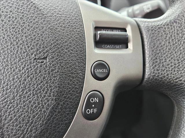 Used 2013 Nissan Rogue SV w/ Premium Pkg image 11