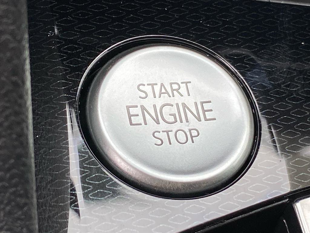 New 2026 Volkswagen Taos SE image 8