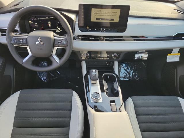 New 2025 Mitsubishi Outlander SE image 17