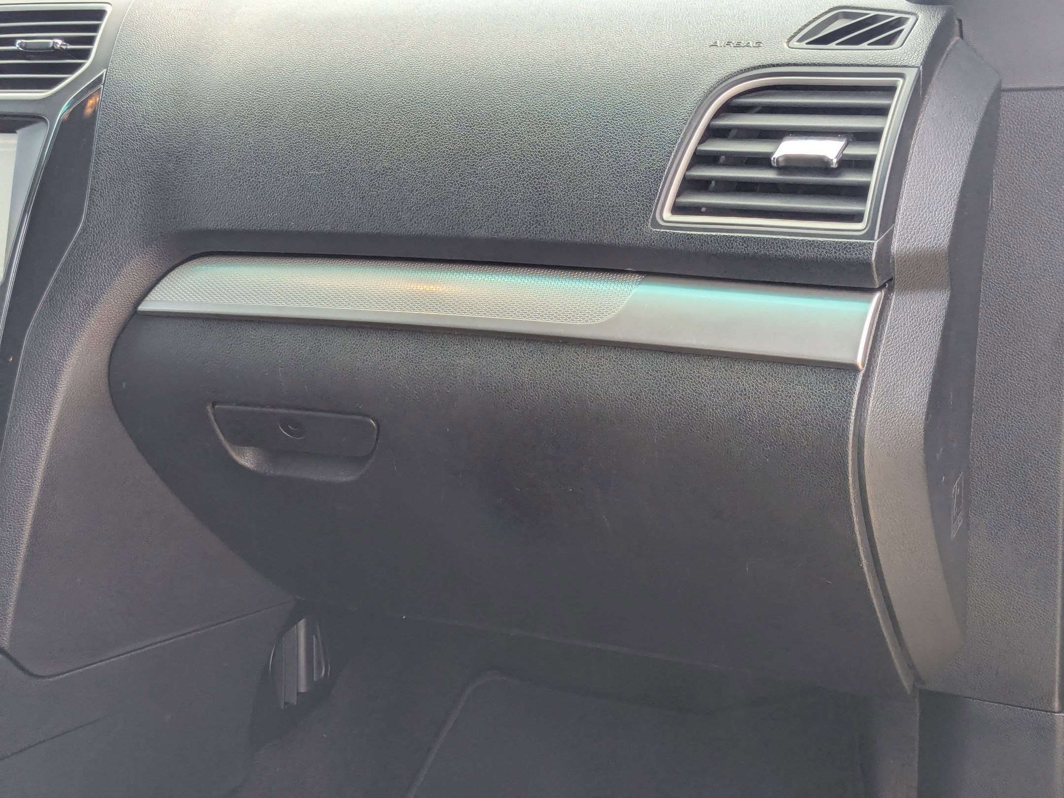 Used 2016 Ford Explorer XLT w/ Equipment Group 201A image 20