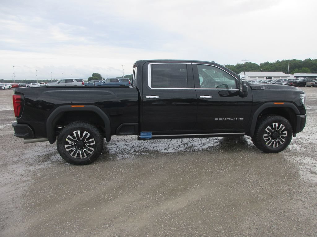 New 2026 GMC Sierra 2500 Denali Ultimate AWD/4WD image 3