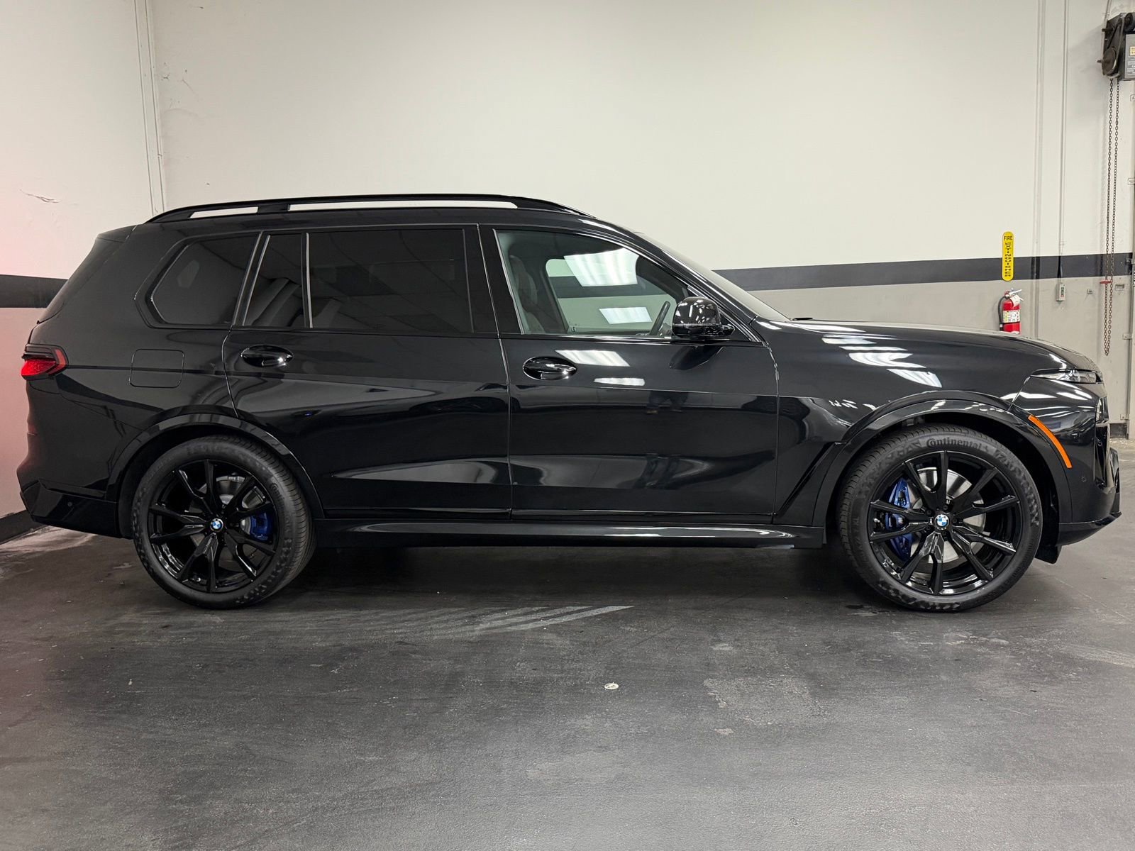 Used 2025 BMW X7 xDrive40i w/ Executive Package image 5