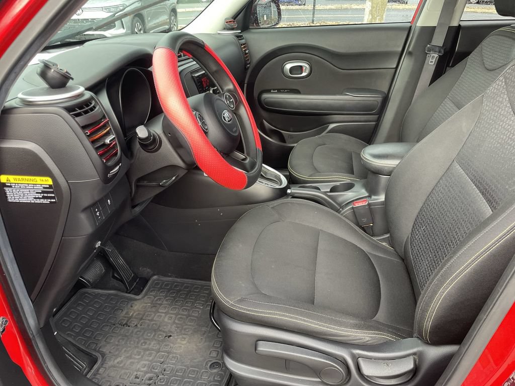 Used 2015 Kia Soul + FWD image 8