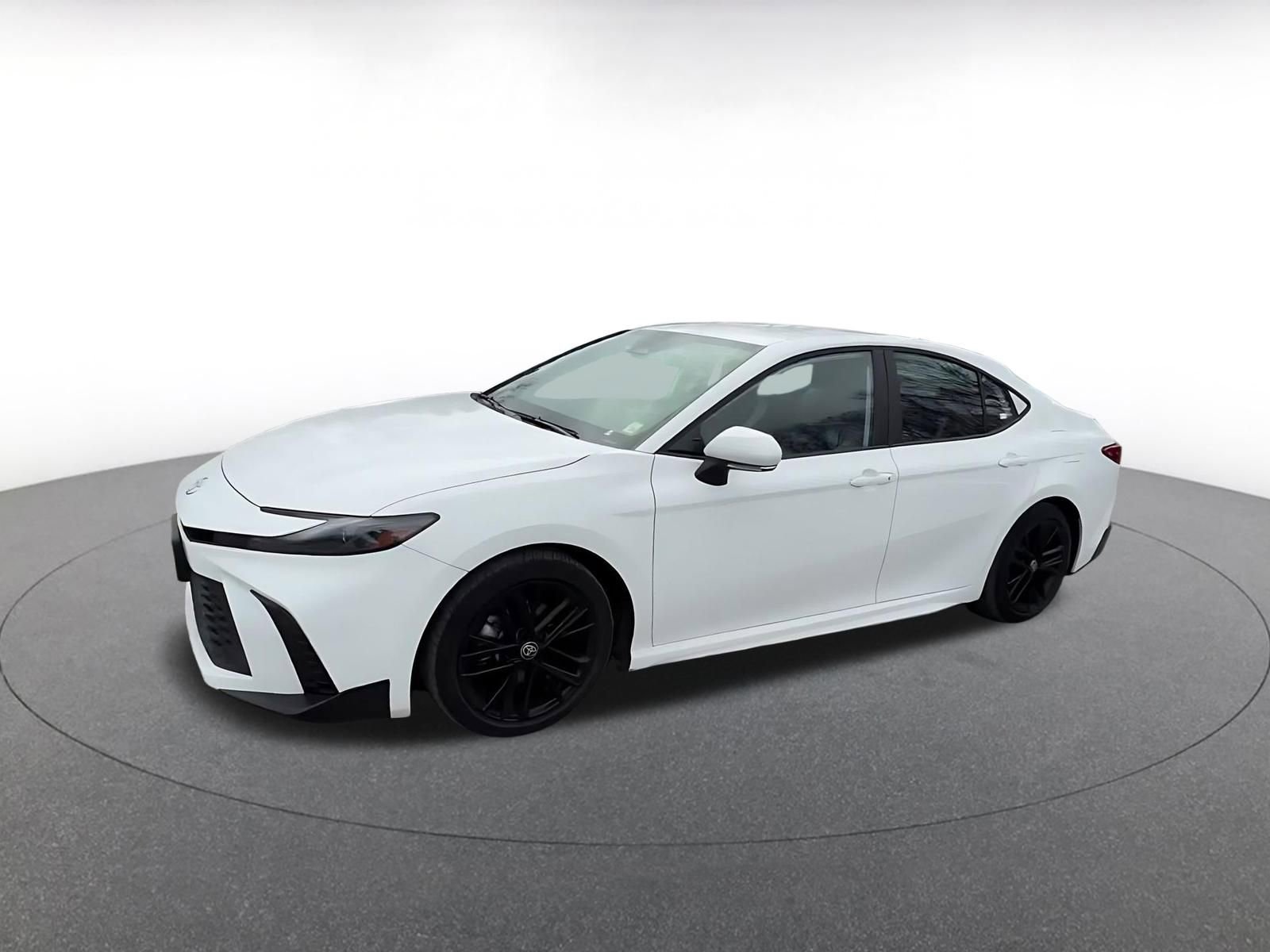 Used 2025 Toyota Camry SE FWD image 8
