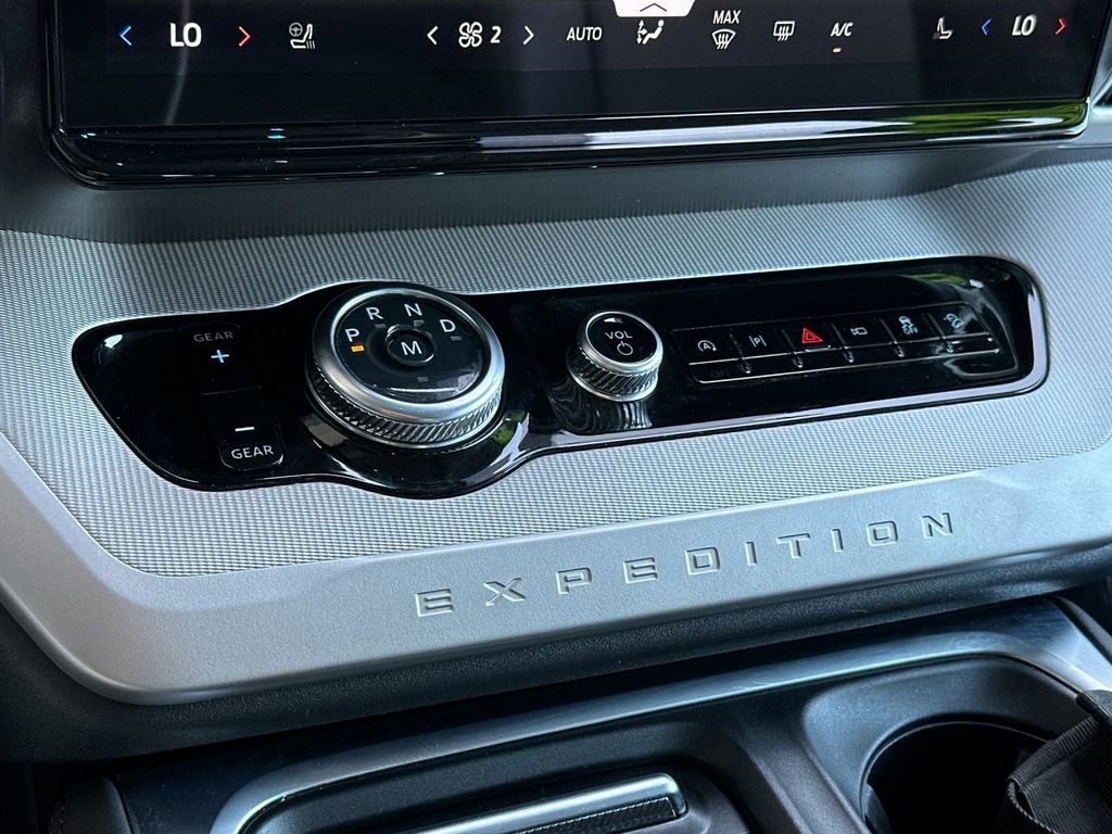 Certified 2025 Ford Expedition Active image 21