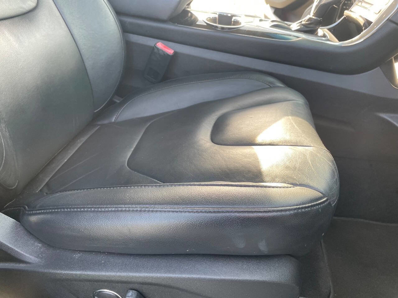 Used 2017 Ford Edge Titanium FWD image 34