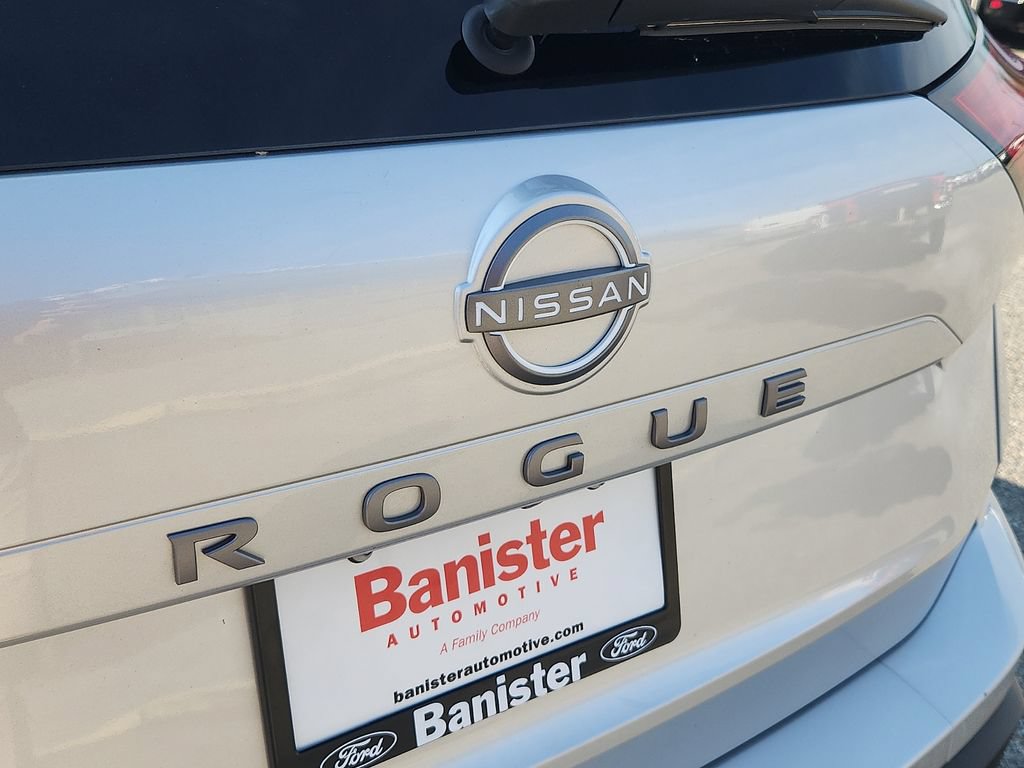 Used 2025 Nissan Rogue SV FWD image 30
