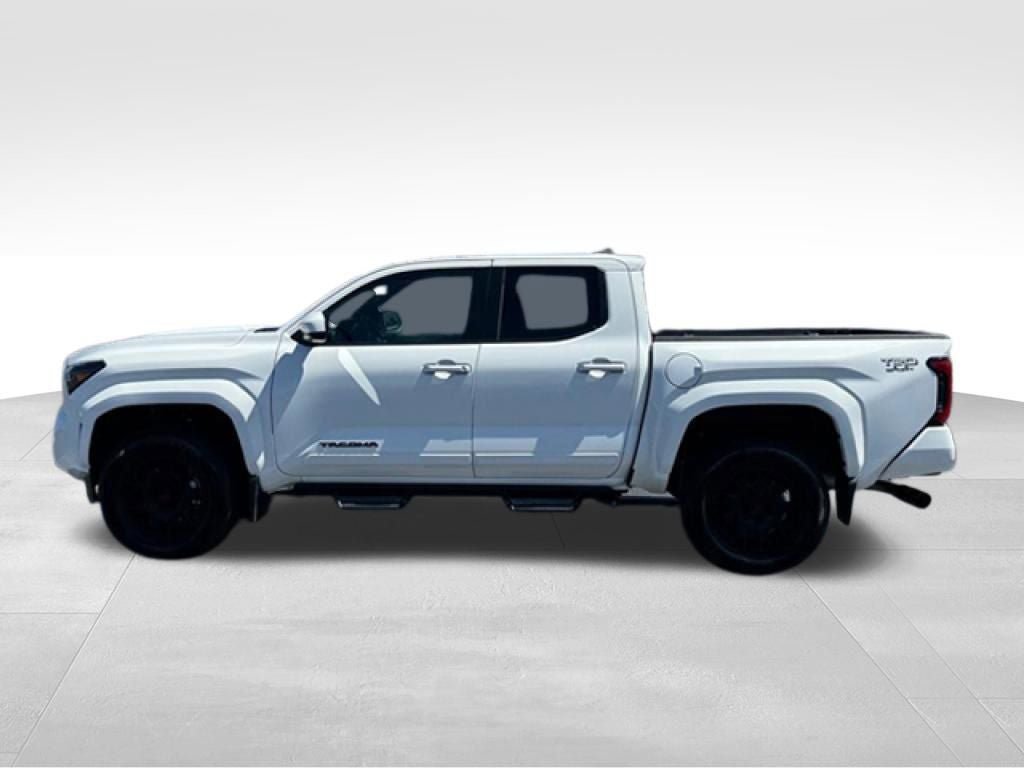 Used 2025 Toyota Tacoma TRD Sport AWD/4WD image 2