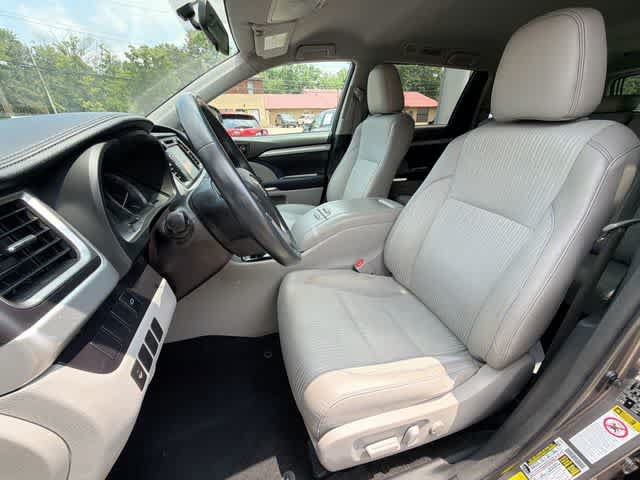 Used 2016 Toyota Highlander Plus AWD/4WD image 15