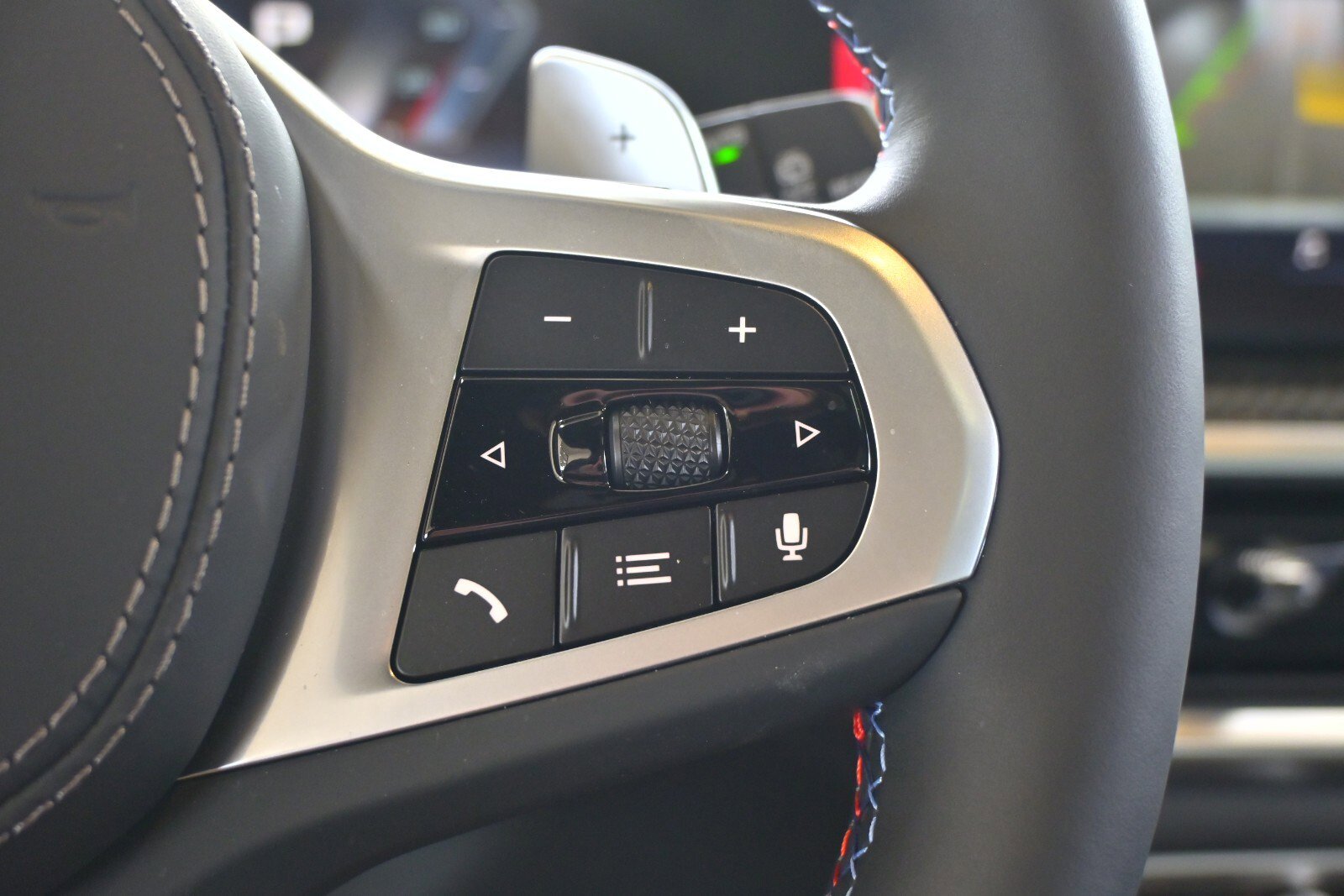 New 2025 BMW X7 M60i w/ Executive Package image 21