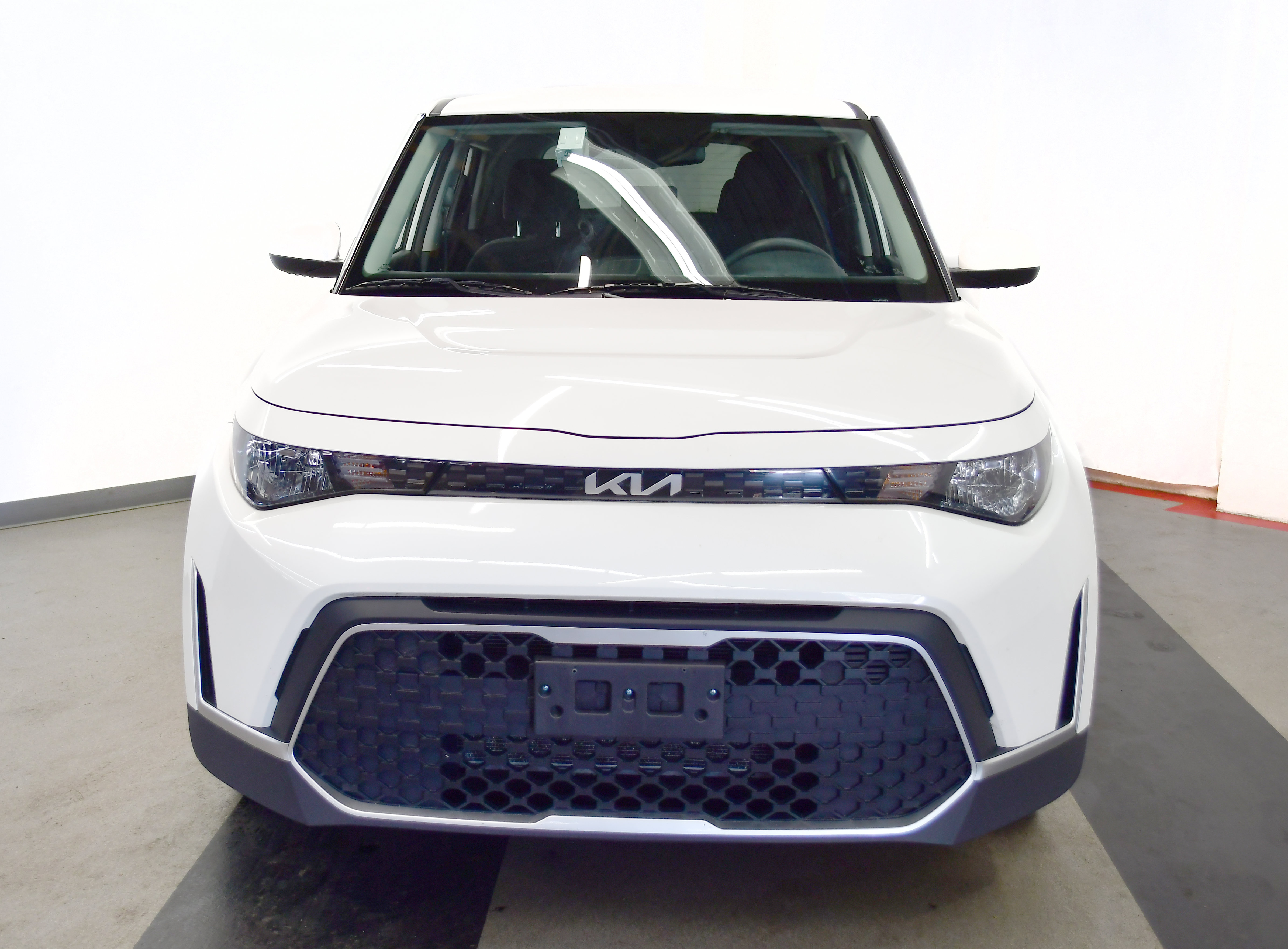 Used 2025 Kia Soul LX w/ LX Technology Package FWD image 3