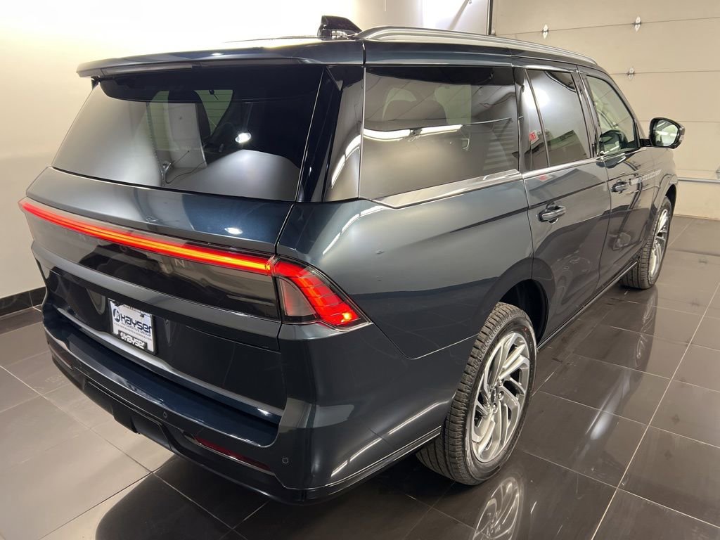 New 2026 Lincoln Navigator Reserve AWD/4WD image 6