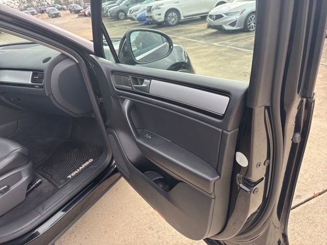 Used 2011 Volkswagen Touareg VR6 image 11