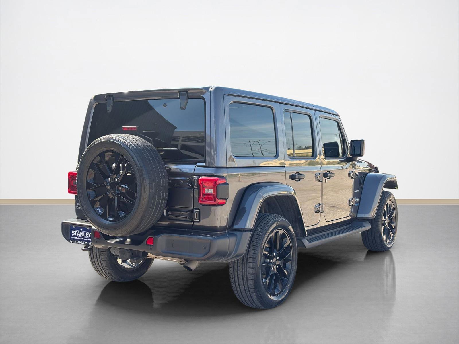 Used 2021 Jeep Wrangler Unlimited Sahara w/ Safety Group image 3