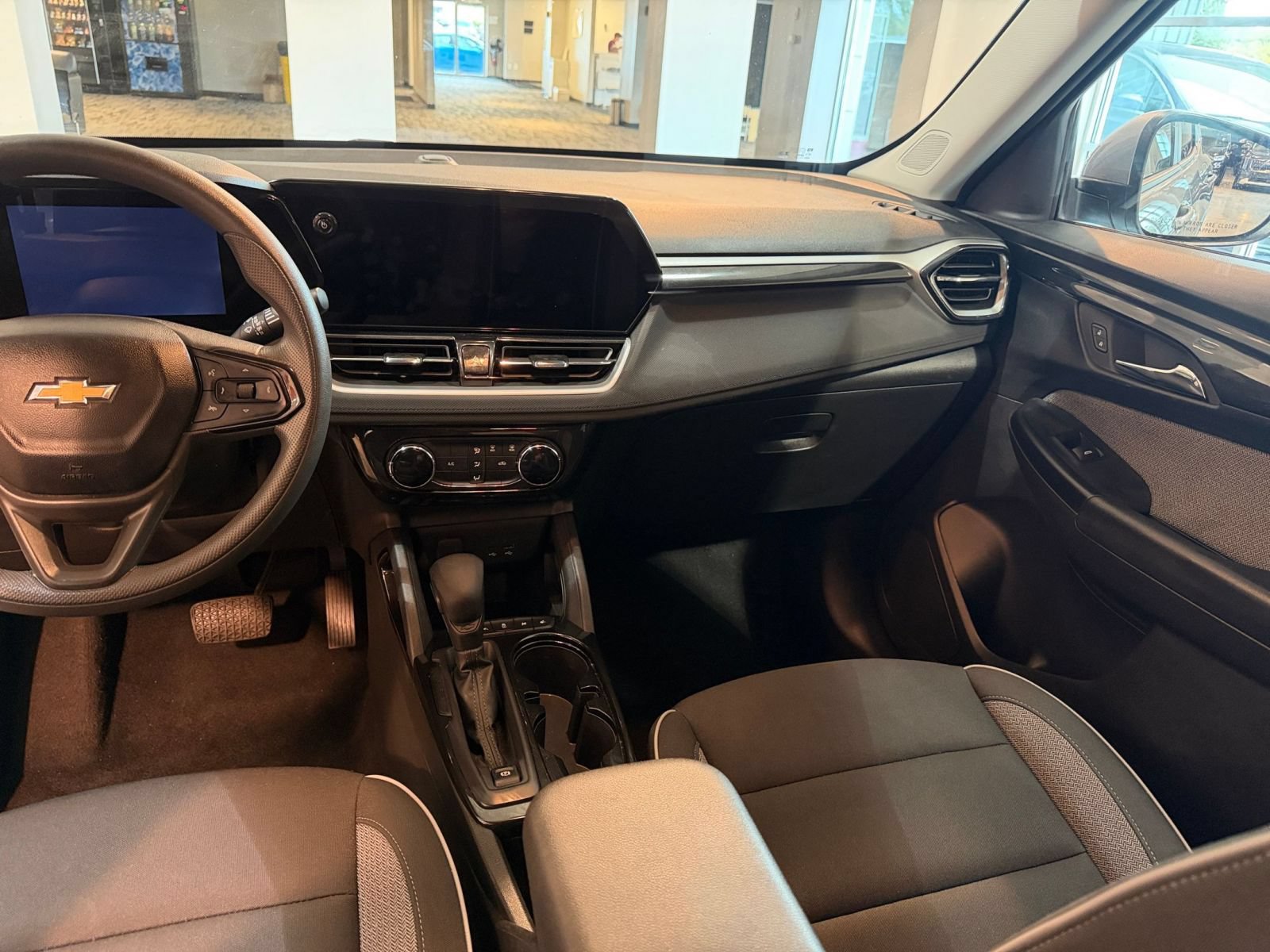 Used 2025 Chevrolet TrailBlazer LT FWD image 34