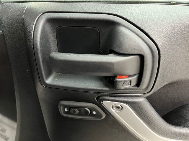 Used 2016 Jeep Wrangler Sahara w/ Connectivity Group AWD/4WD image 37