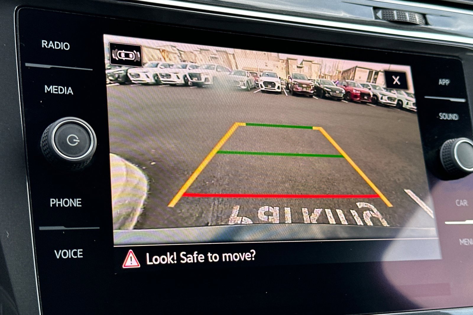 Used 2022 Volkswagen Tiguan SE image 22