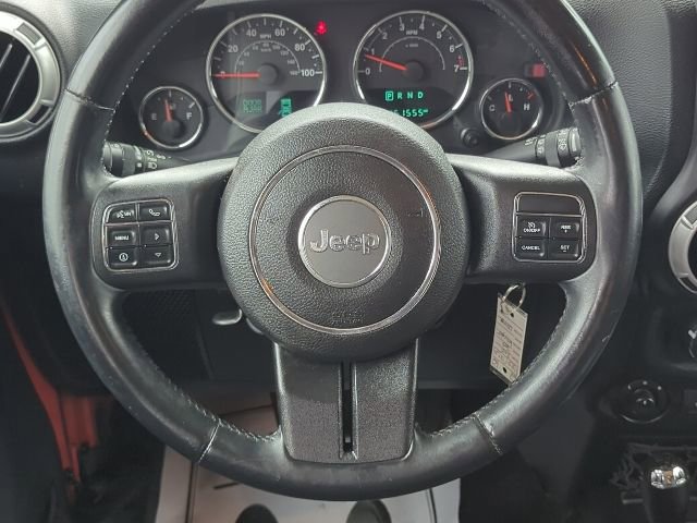 Used 2015 Jeep Wrangler Unlimited Sahara w/ Connectivity Group AWD/4WD image 8