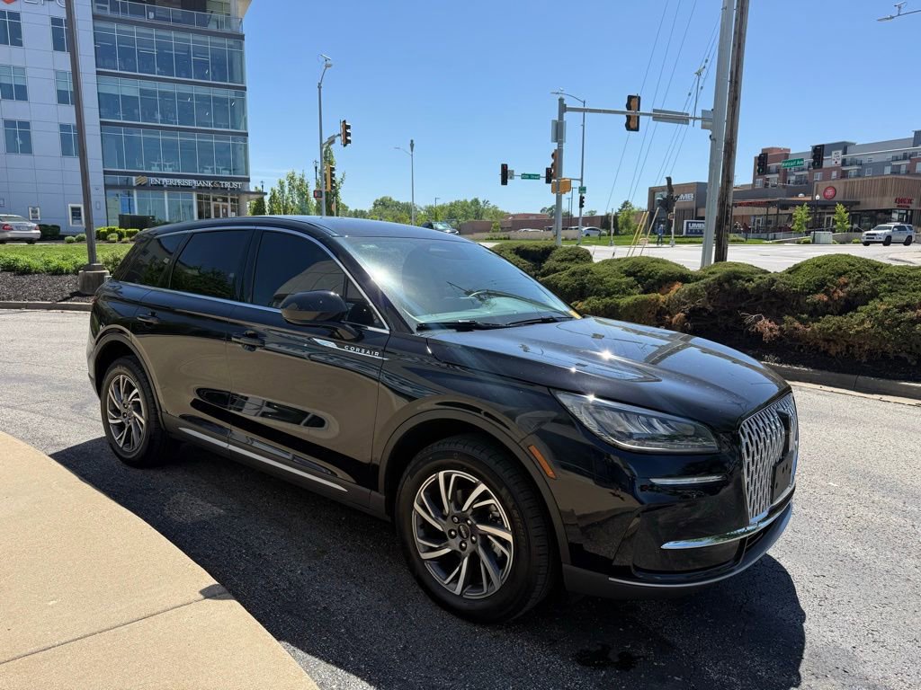 Used 2025 Lincoln Corsair AWD image 3