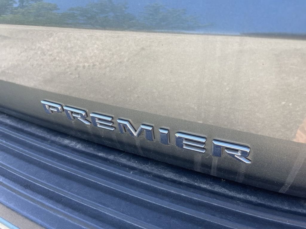 Used 2023 Chevrolet Suburban Premier RWD image 8
