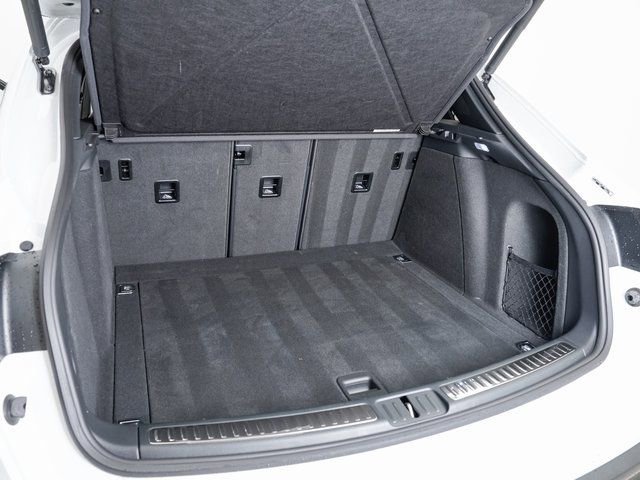 Certified 2025 Porsche Macan AWD/4WD image 27