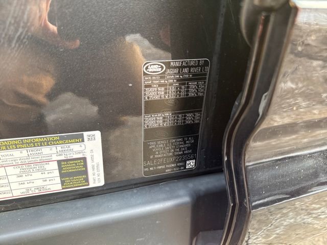 Used 2023 Land Rover Defender 130 X-Dynamic SE image 33