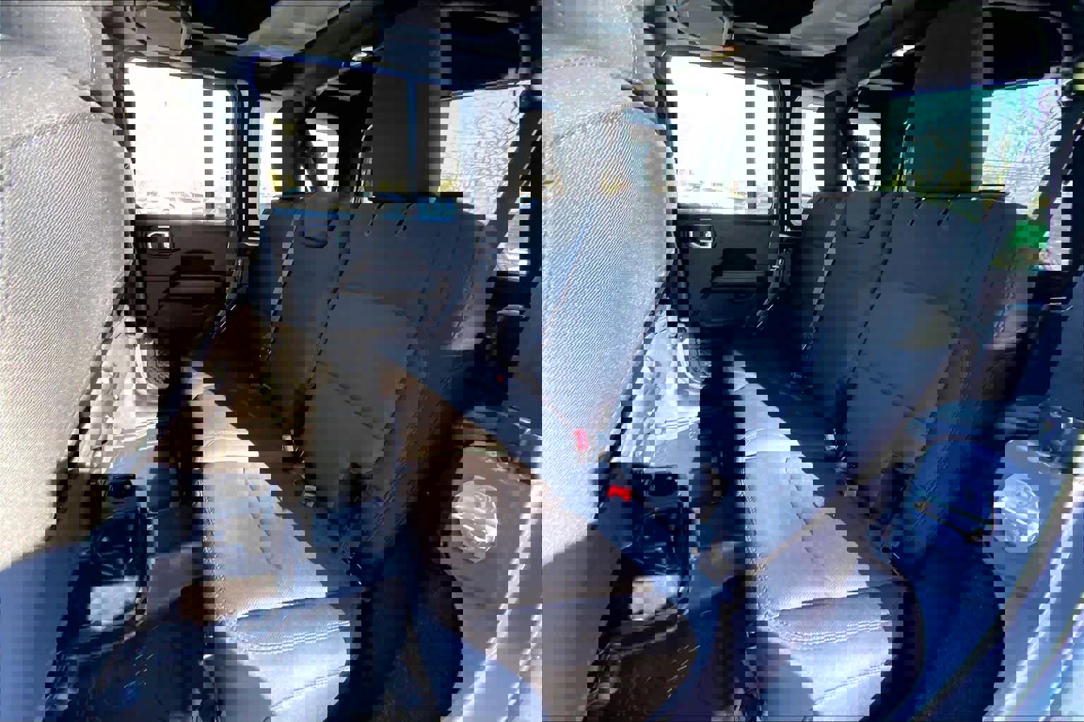 Used 2018 Jeep Wrangler Unlimited Sahara w/ Dual Top Group image 18