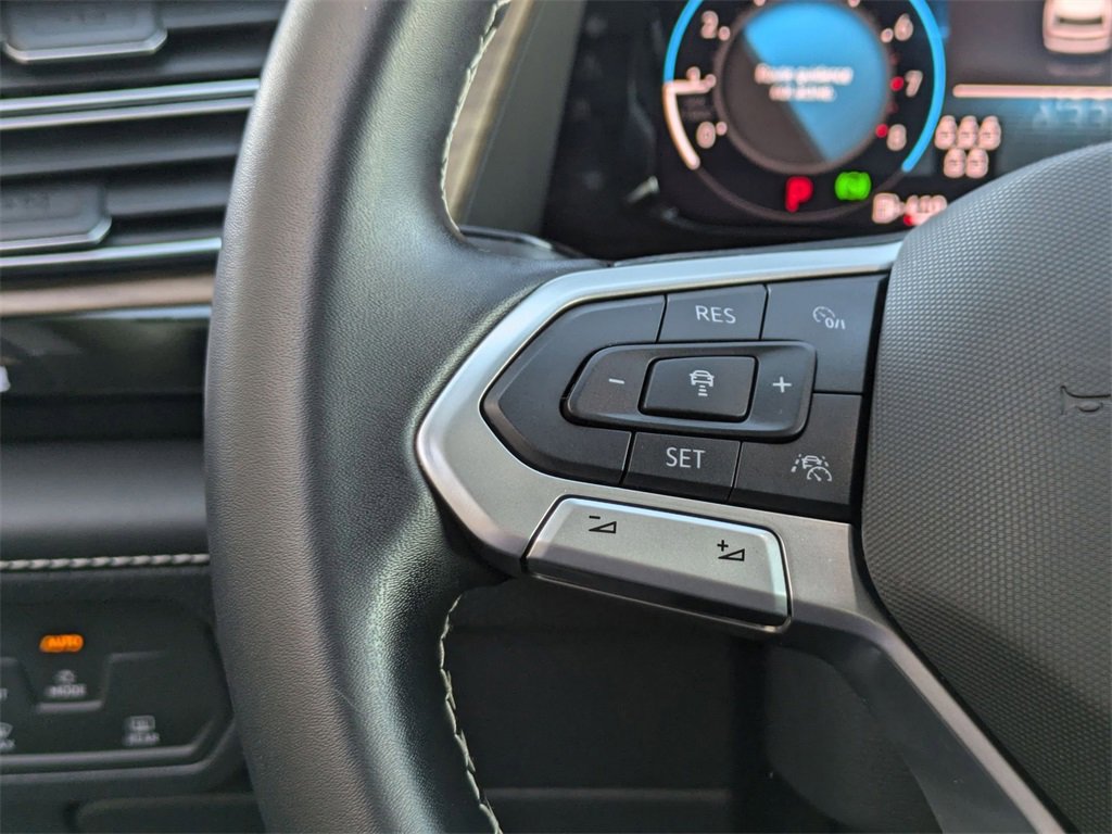 Used 2025 Volkswagen Atlas SE image 18