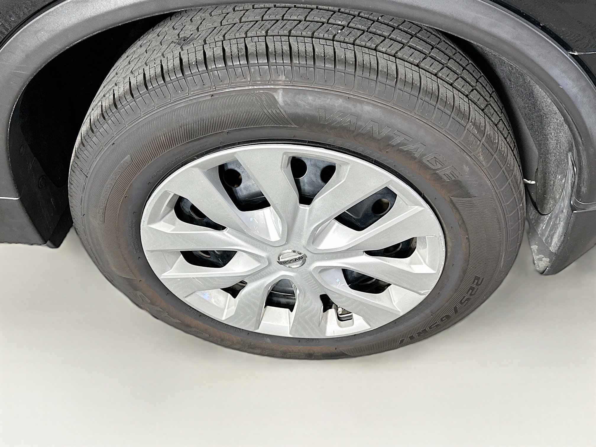 Used 2020 Nissan Rogue S FWD image 11