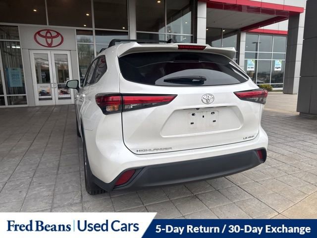 Used 2023 Toyota Highlander LE image 14