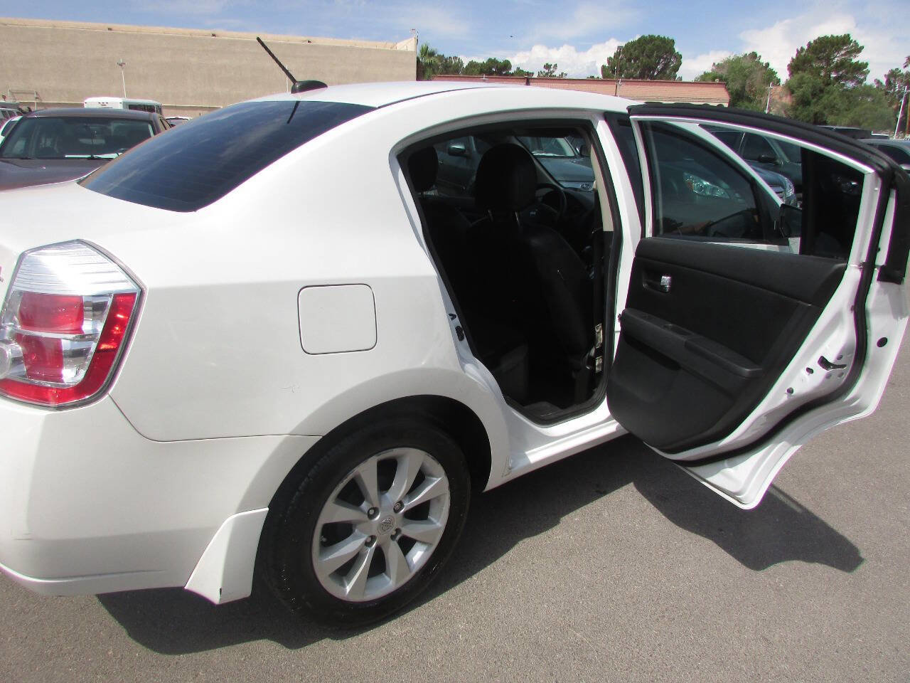 Used 2010 Nissan Sentra 2.0 SL w/ Premium Plus Pkg FWD image 15