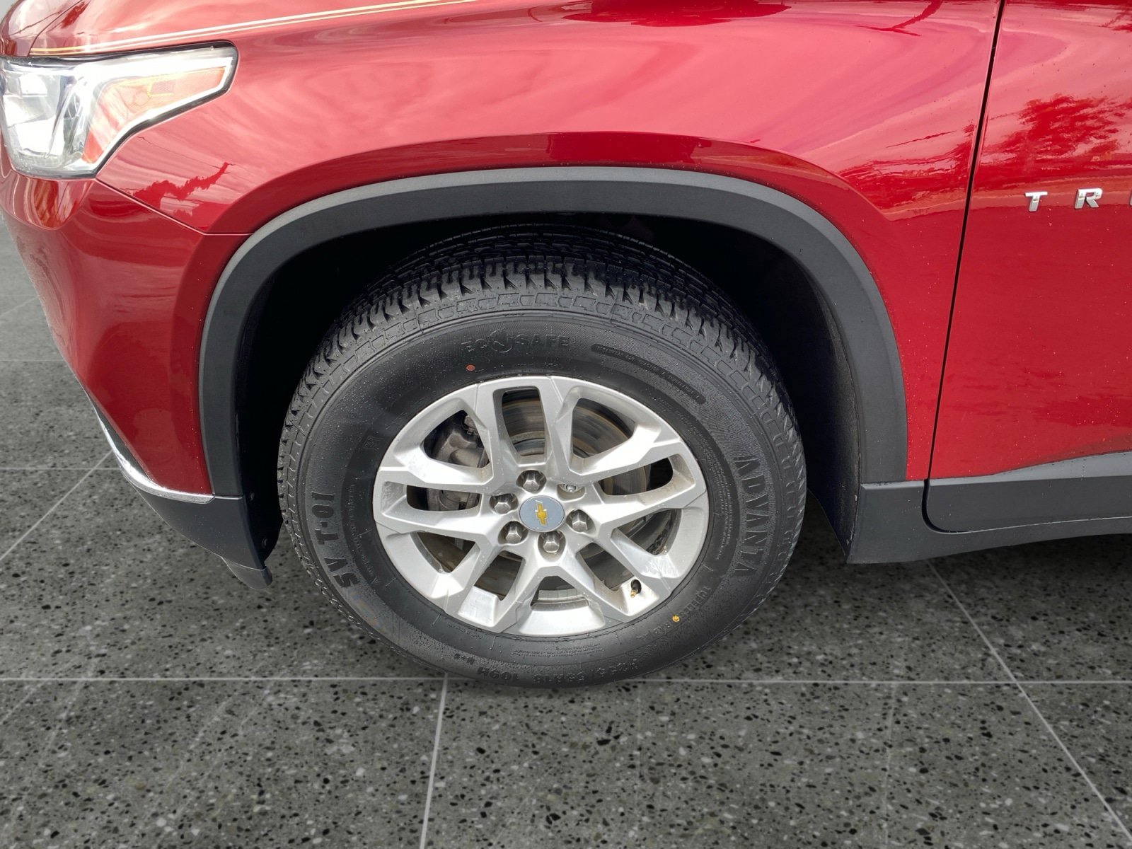 Used 2020 Chevrolet Traverse LT w/ LPO, Floor Liner Package FWD image 14