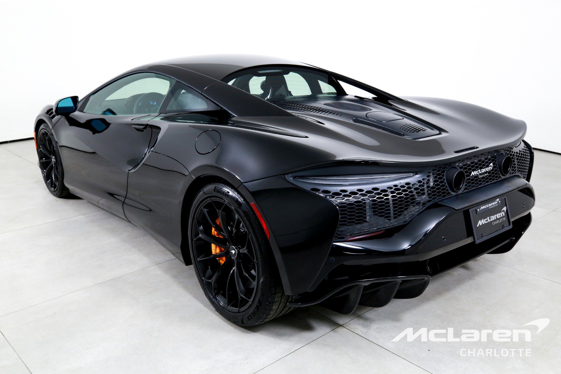 Used 2023 McLaren Artura image 7