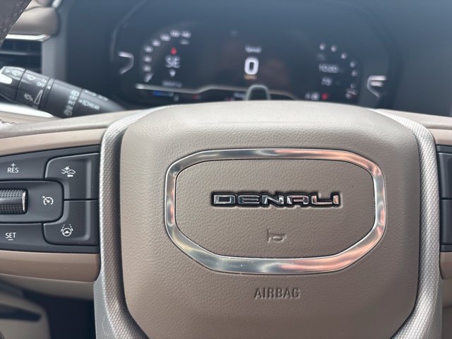 Used 2023 GMC Yukon Denali w/ Advanced Technology Package AWD/4WD image 35