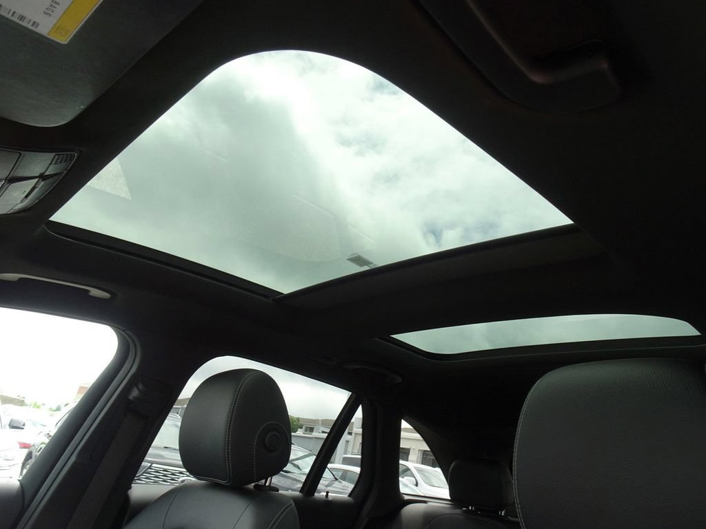 Used 2018 Mercedes-Benz GLC 300 4MATIC image 11